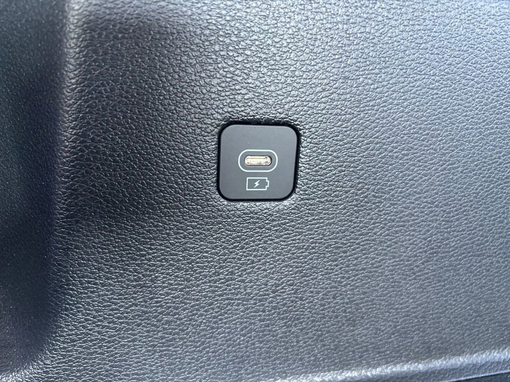 Used 2024 Kia Telluride EX w/ EX Captain's Chair Package image 27