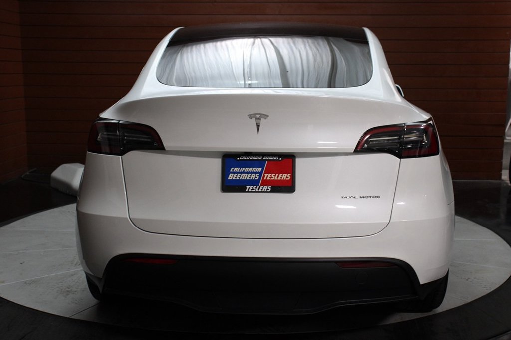 Used 2023 Tesla Model Y Long Range AWD/4WD image 10