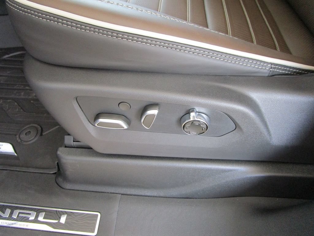 New 2026 GMC Yukon XL Denali Ultimate w/ LPO, Floor Liner Package AWD/4WD image 35