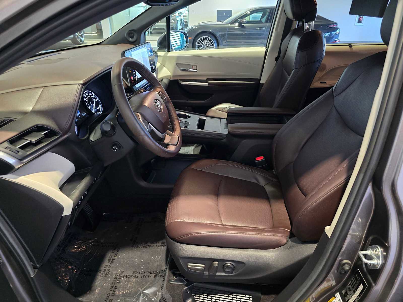 Used 2023 Toyota Sienna Platinum AWD/4WD image 24
