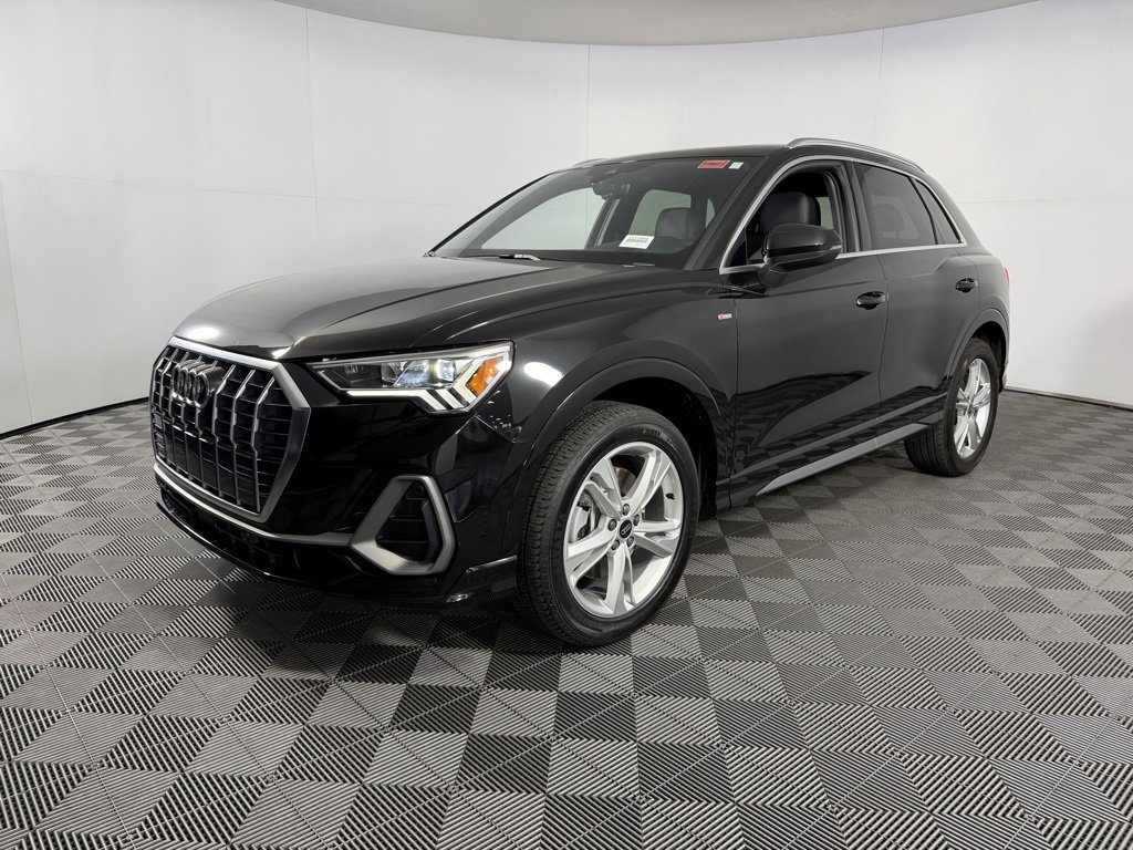 Used 2023 Audi Q3 2.0T Premium image 3