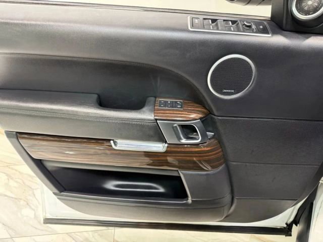 Used 2016 Land Rover Range Rover image 12