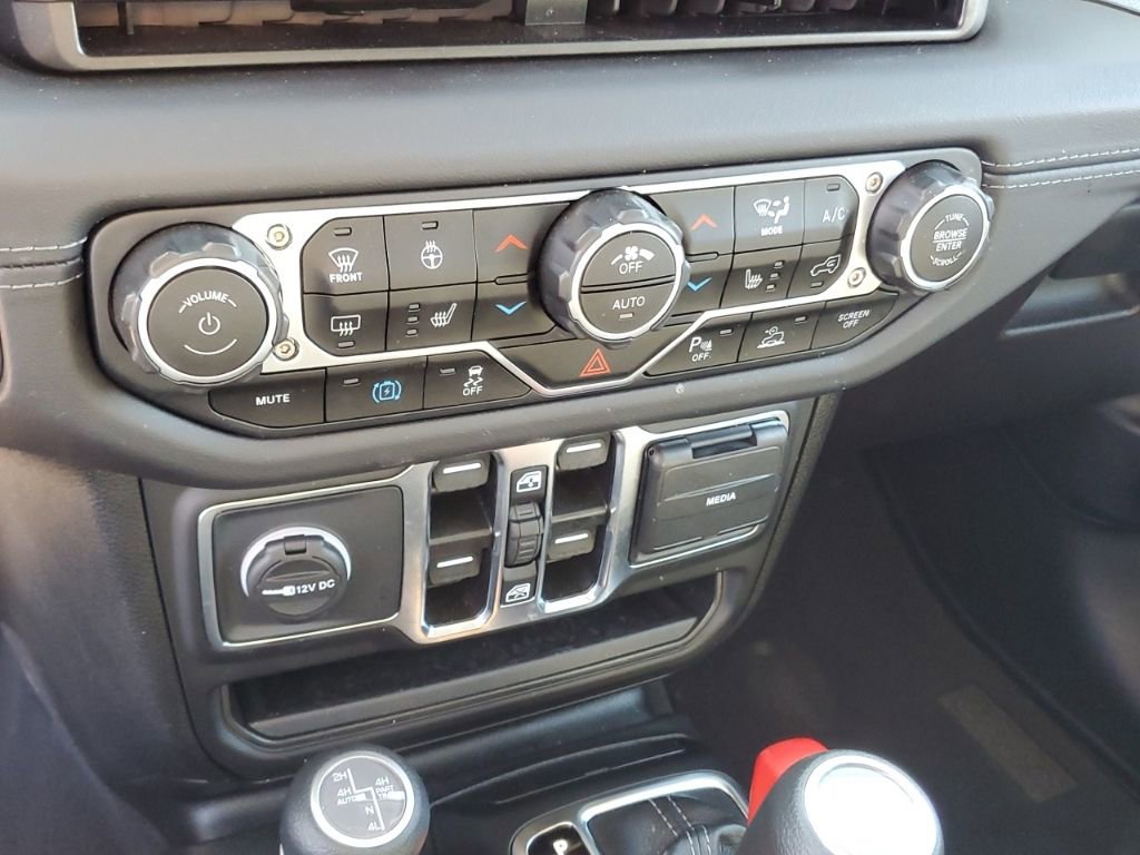 Used 2025 Jeep Wrangler Unlimited Sahara w/ Safety Group image 21