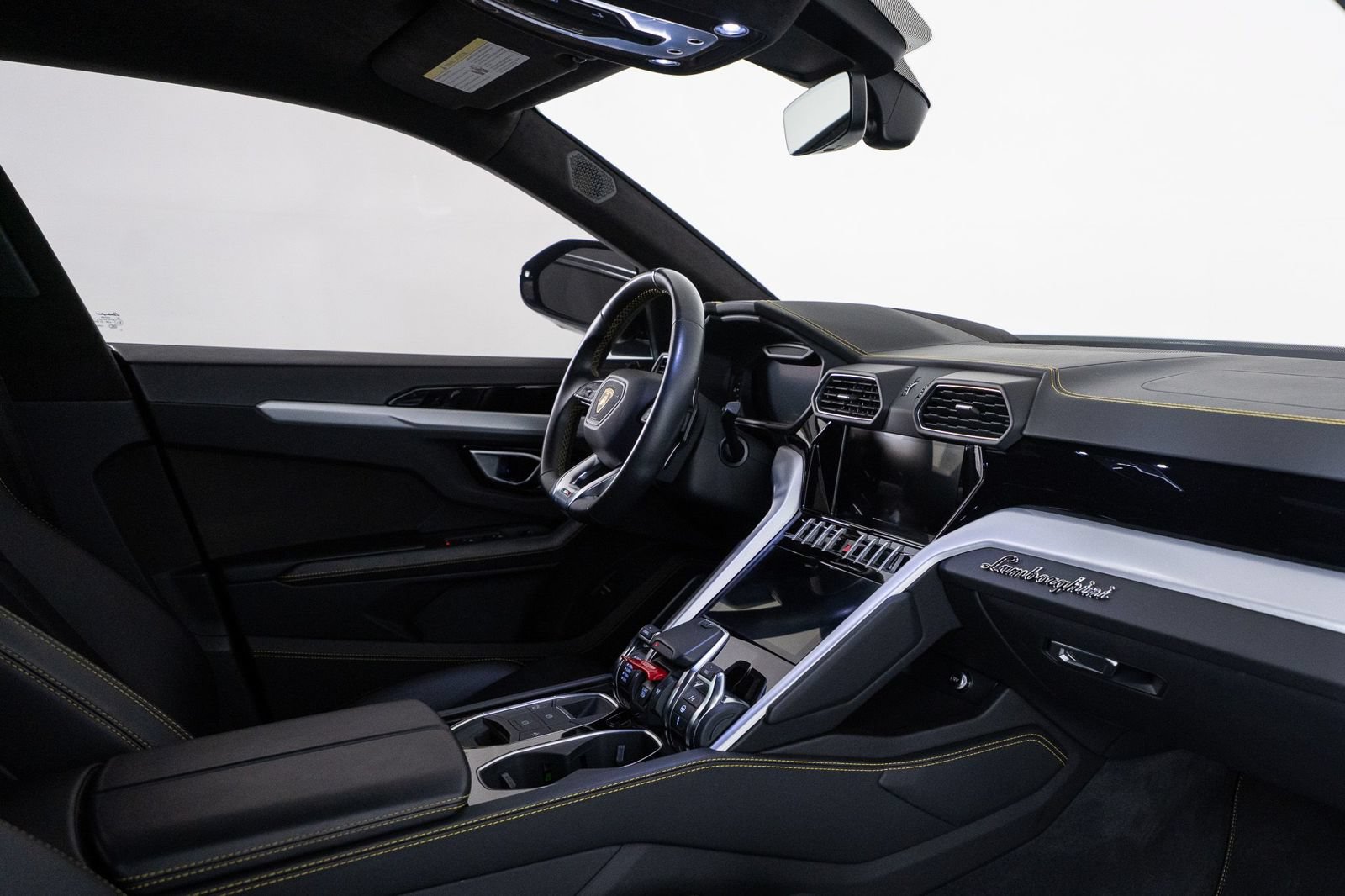 Used 2020 Lamborghini Urus AWD/4WD image 25
