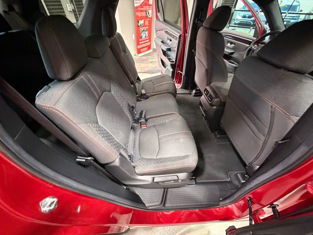 Used 2025 Honda Pilot Sport image 45