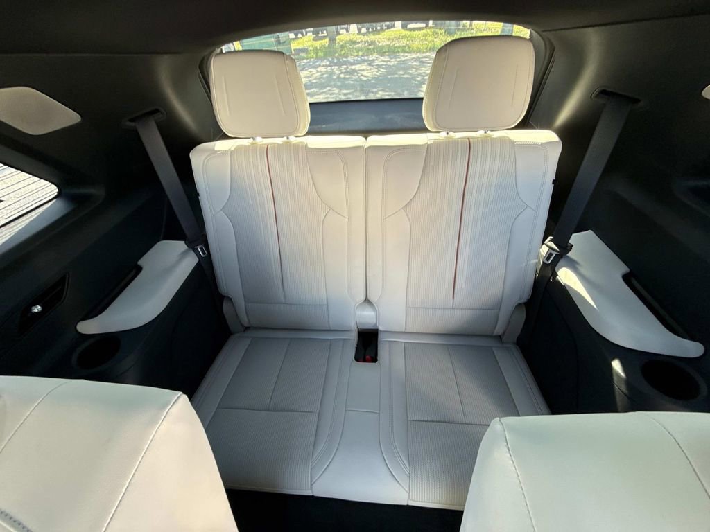 New 2026 Cadillac Vistiq Luxury image 18