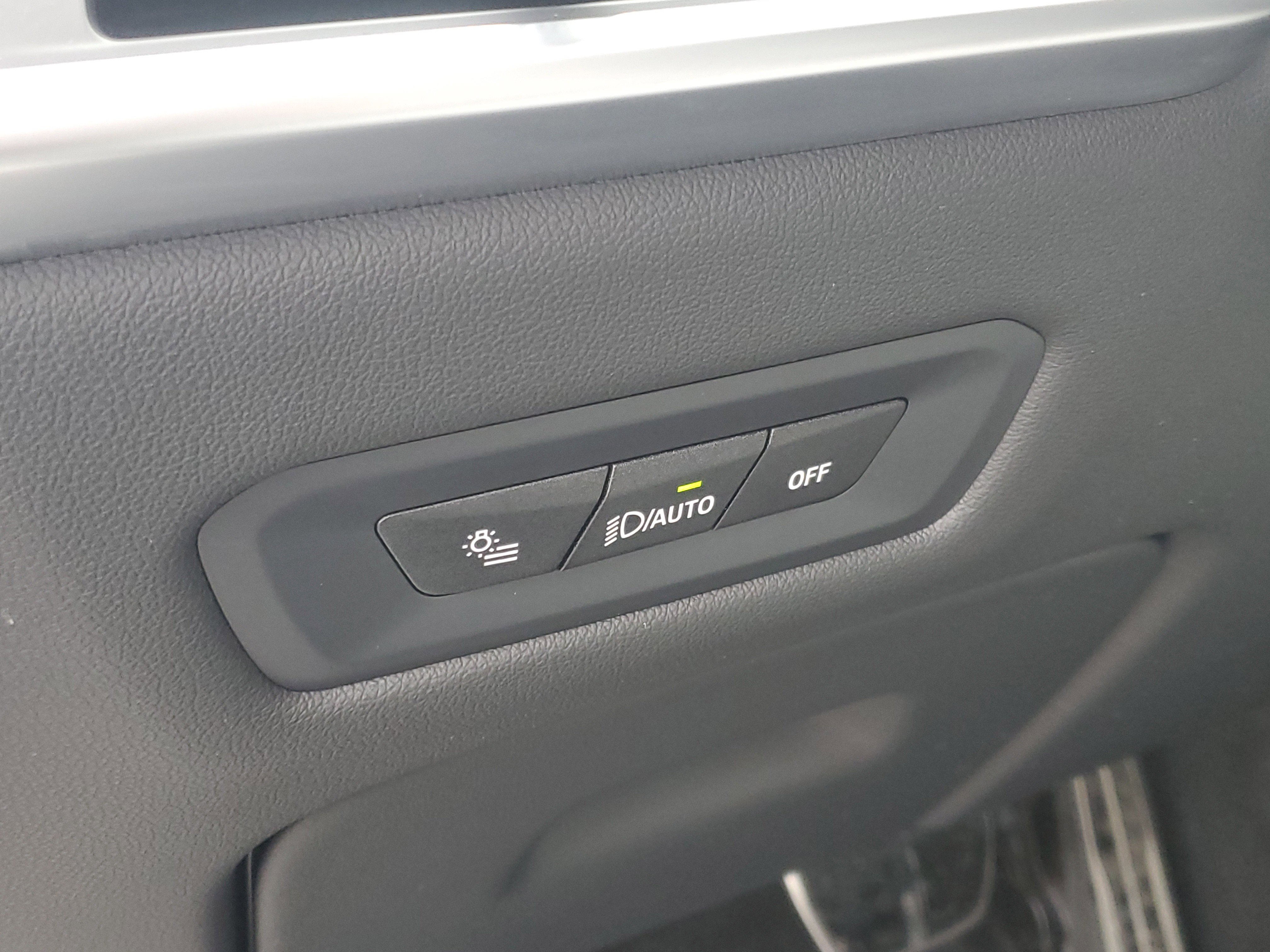 Certified 2025 BMW X5 xDrive40i w/ M Sport Package image 11