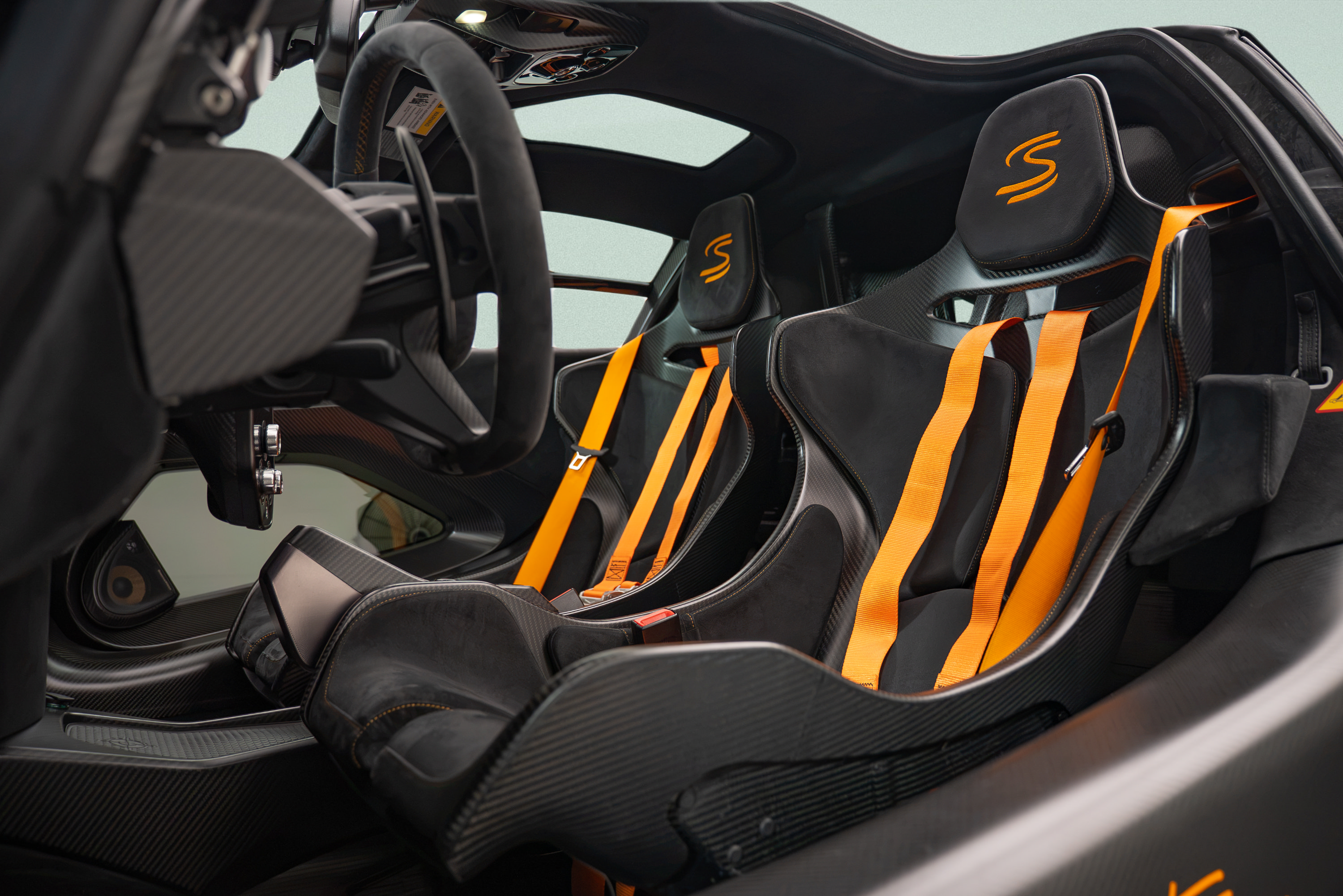 Used 2019 McLaren Senna RWD image 11
