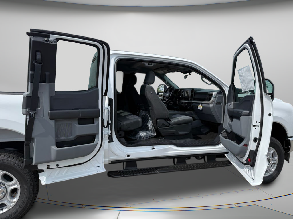 New 2026 Ford F250 XLT w/ FX4 Off-Road Package AWD/4WD image 8