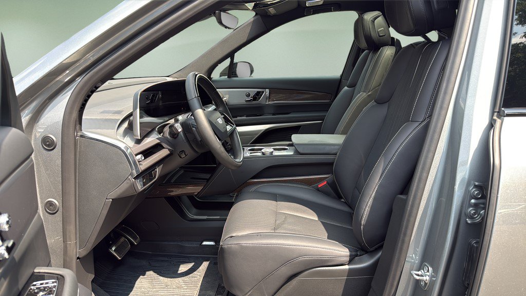 Certified 2026 Cadillac Vistiq Sport w/ LPO, Floor Liner Package AWD/4WD image 23