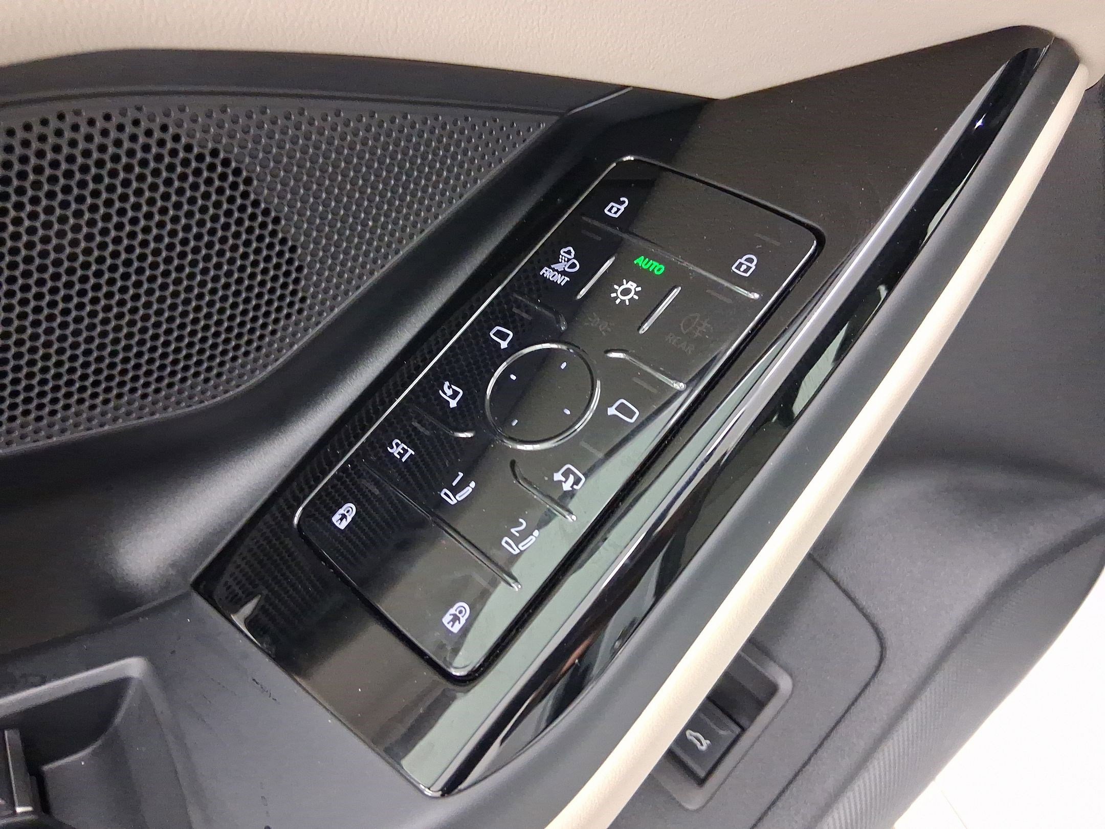 Used 2025 Audi A6 e-tron Premium Plus w/ Premium Plus image 12