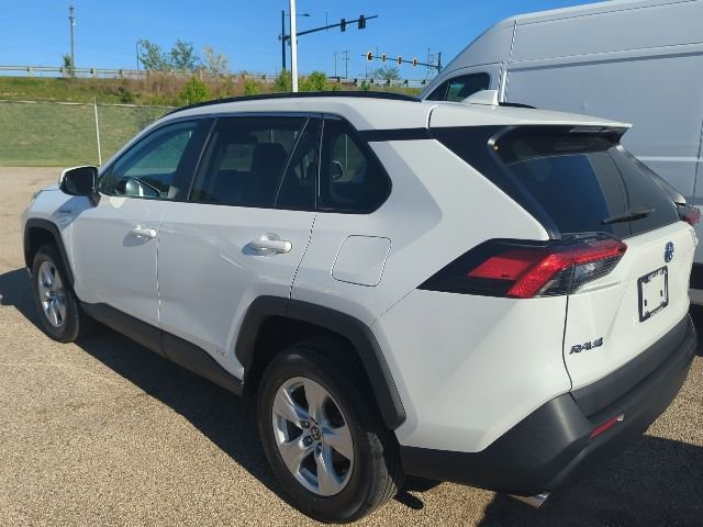 Used 2020 Toyota RAV4 LE image 3
