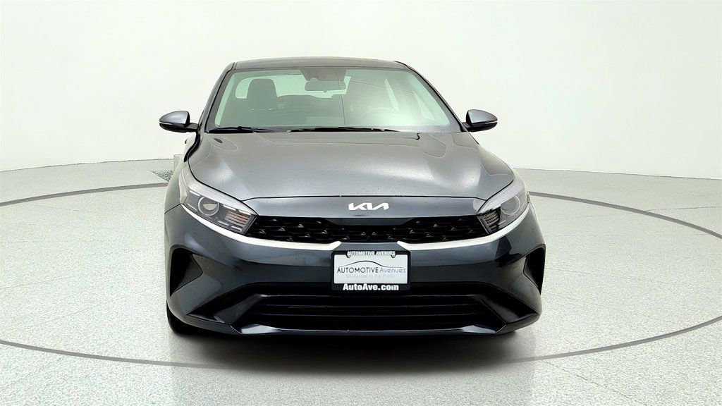 Used 2023 Kia Forte LXS w/ LXS Technology Package FWD image 2