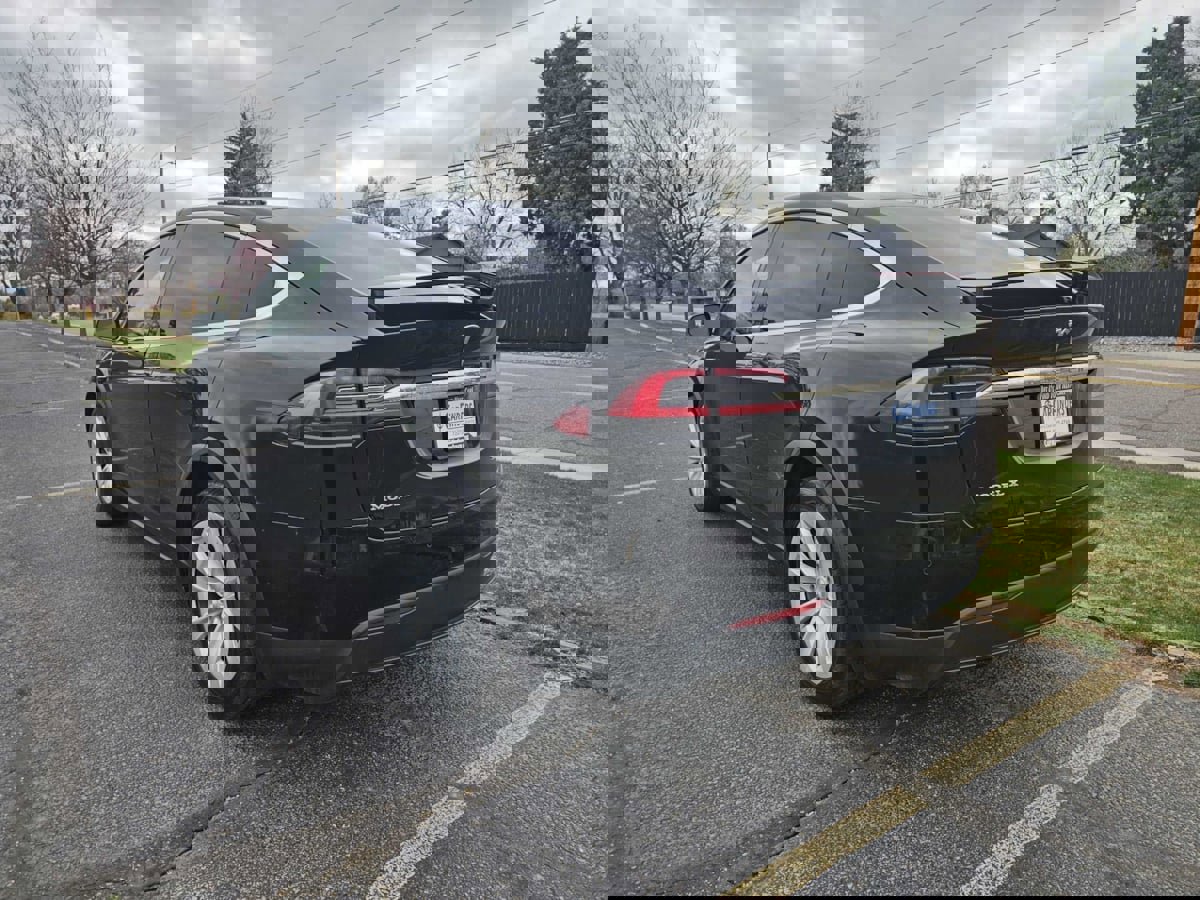 Used 2016 Tesla Model X 90D image 3