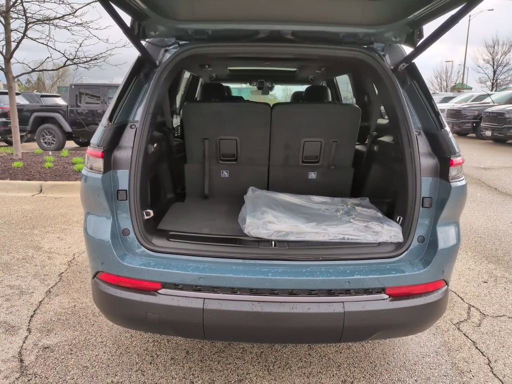 New 2026 Jeep Grand Cherokee L Limited AWD/4WD image 11