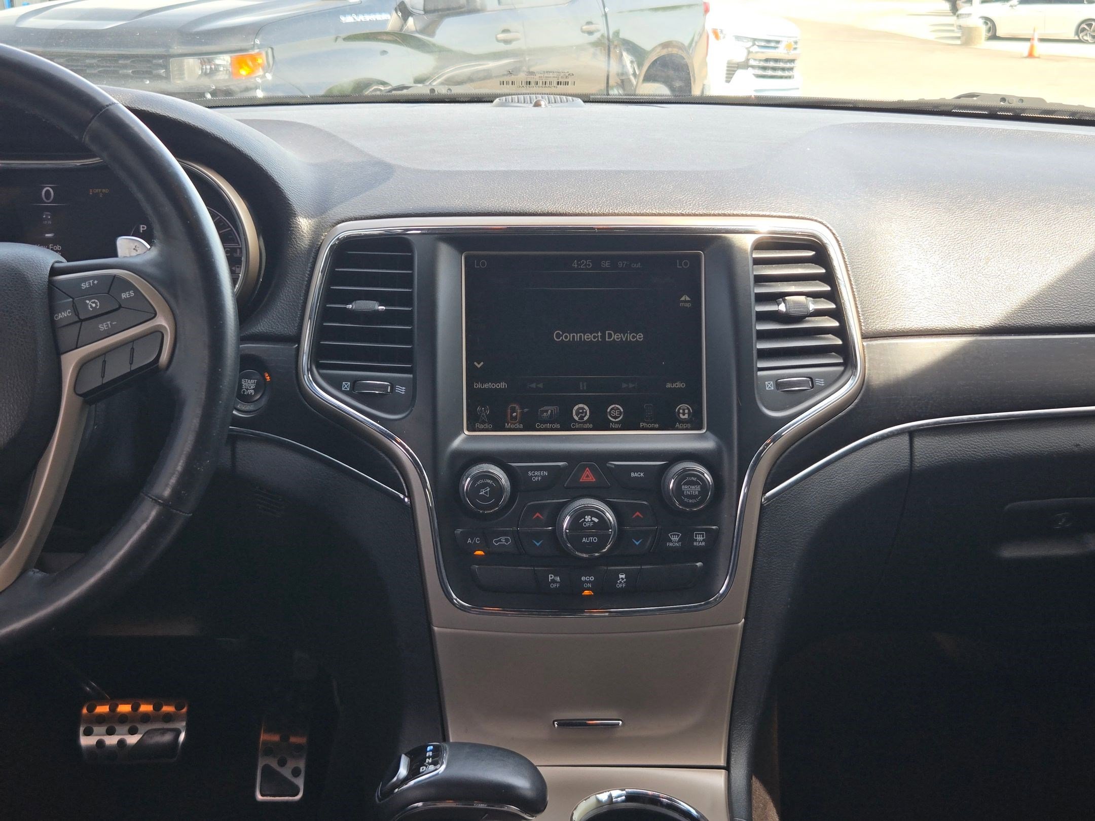 Used 2014 Jeep Grand Cherokee Limited w/ Luxury Group II AWD/4WD image 16