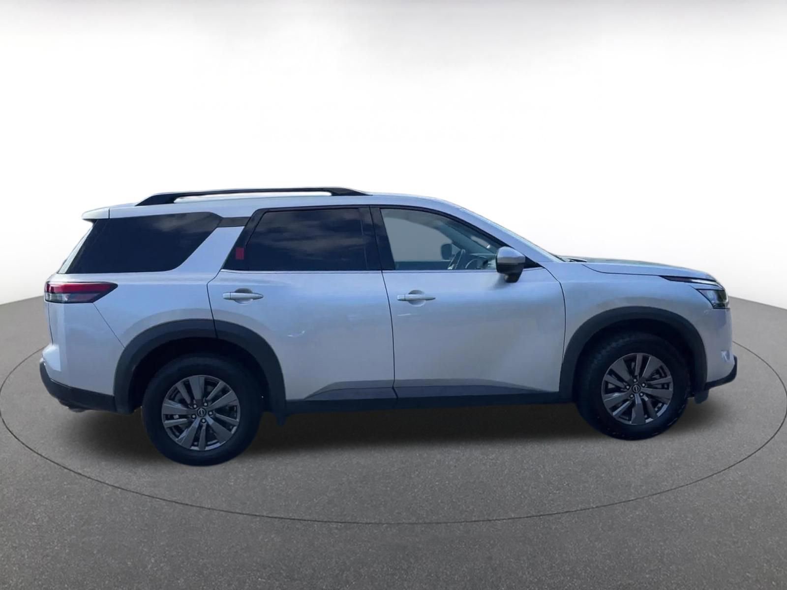 Used 2025 Nissan Pathfinder SV AWD/4WD image 16