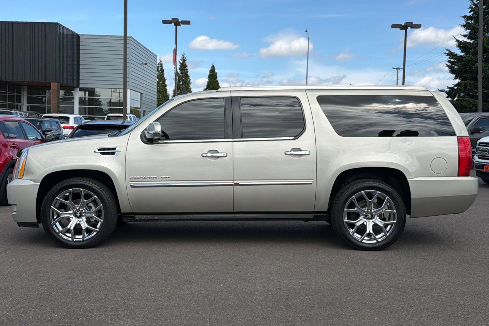 Used 2013 Cadillac Escalade ESV Platinum AWD/4WD image 8