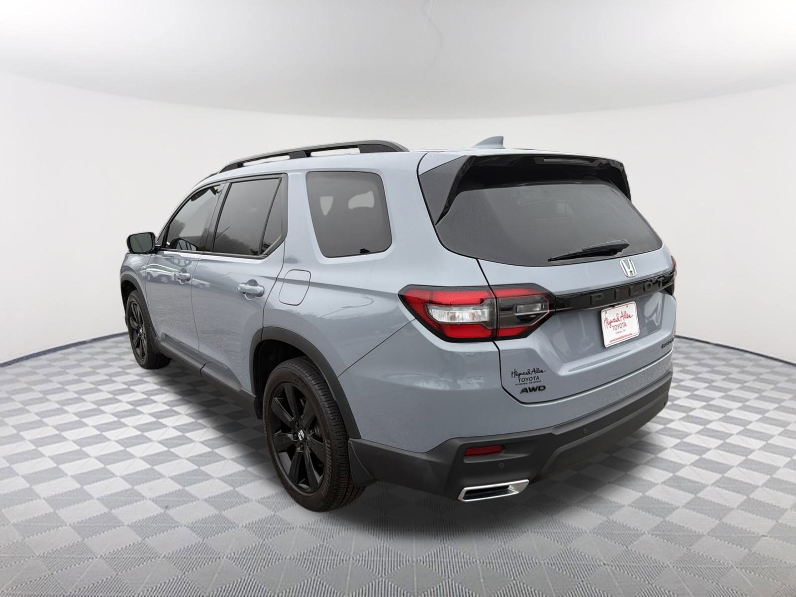 Used 2025 Honda Pilot Black Edition image 15