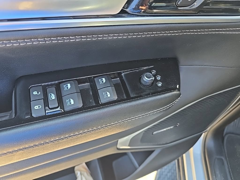 Used 2024 Jeep Wagoneer Series II AWD/4WD image 6