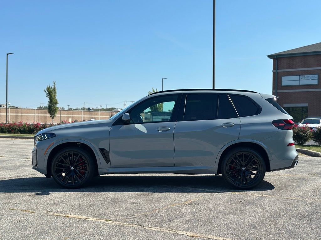 New 2026 BMW X5 xDrive40i w/ M Sport Package AWD/4WD image 4