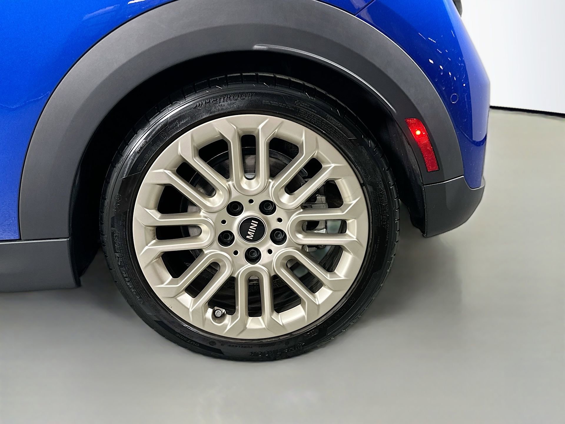 Certified 2025 MINI Cooper S image 34