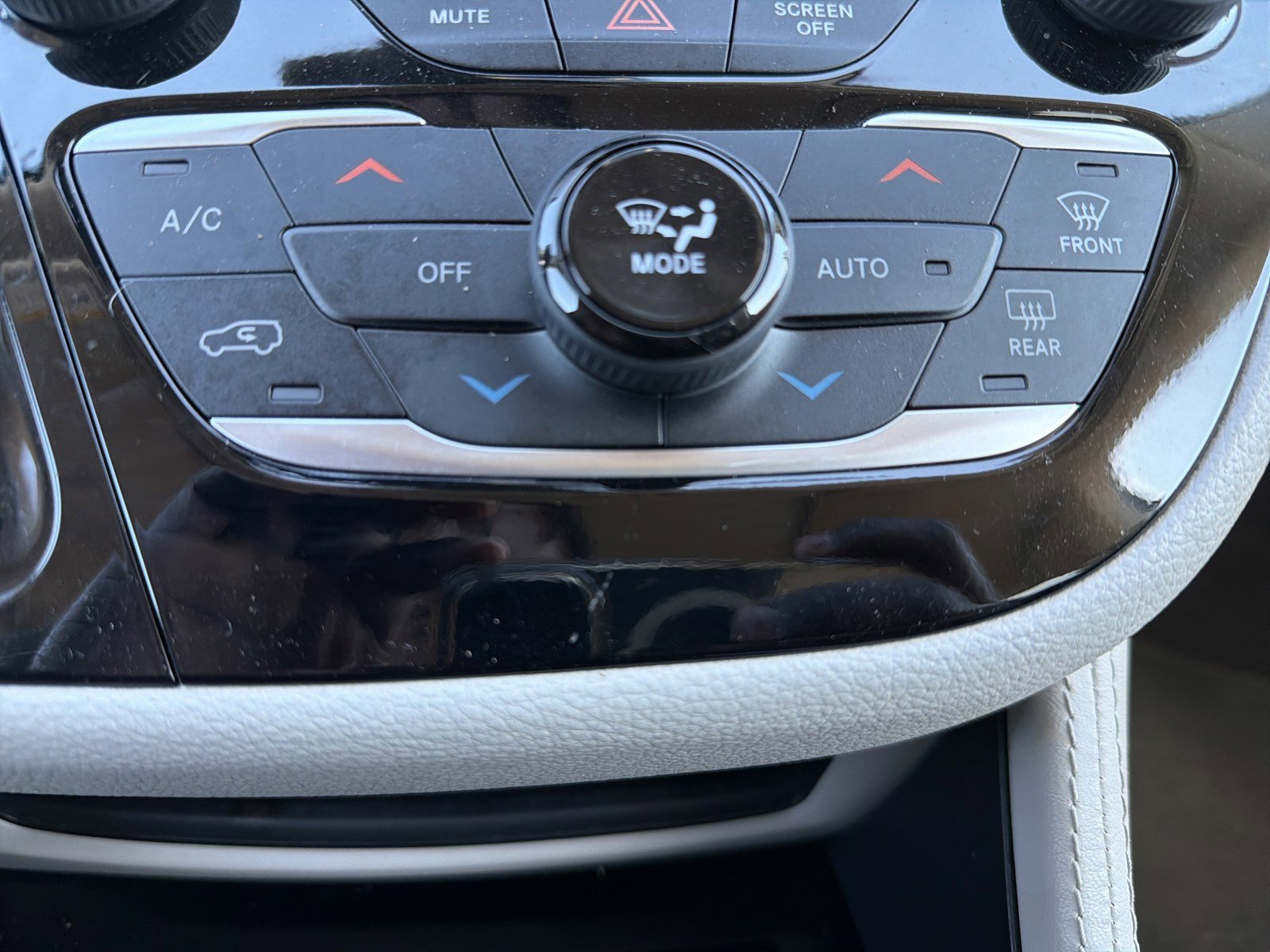 Used 2023 Chrysler Pacifica Limited image 23