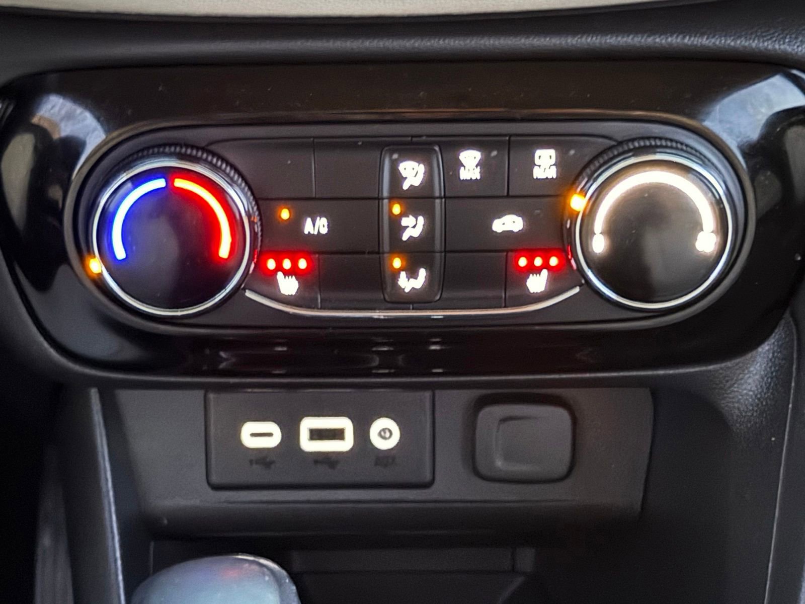 Used 2022 Buick Encore GX Preferred w/ Cold Weather Comfort Package FWD image 21