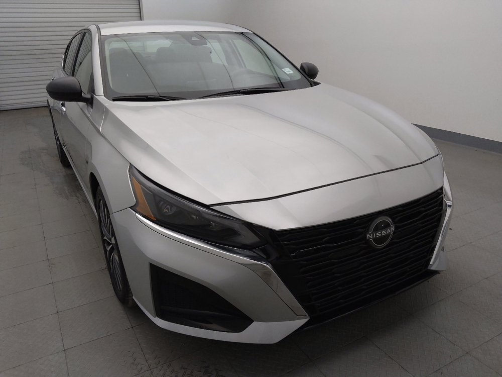 Used 2024 Nissan Altima 2.5 SV image 14