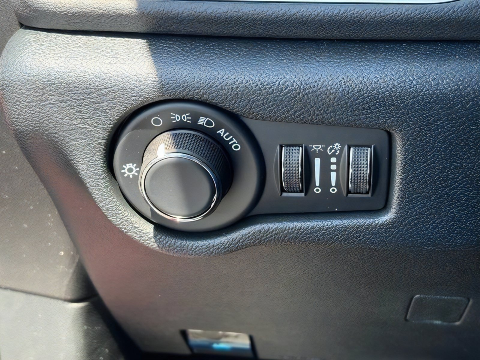 New 2026 Chrysler Voyager LX FWD image 17