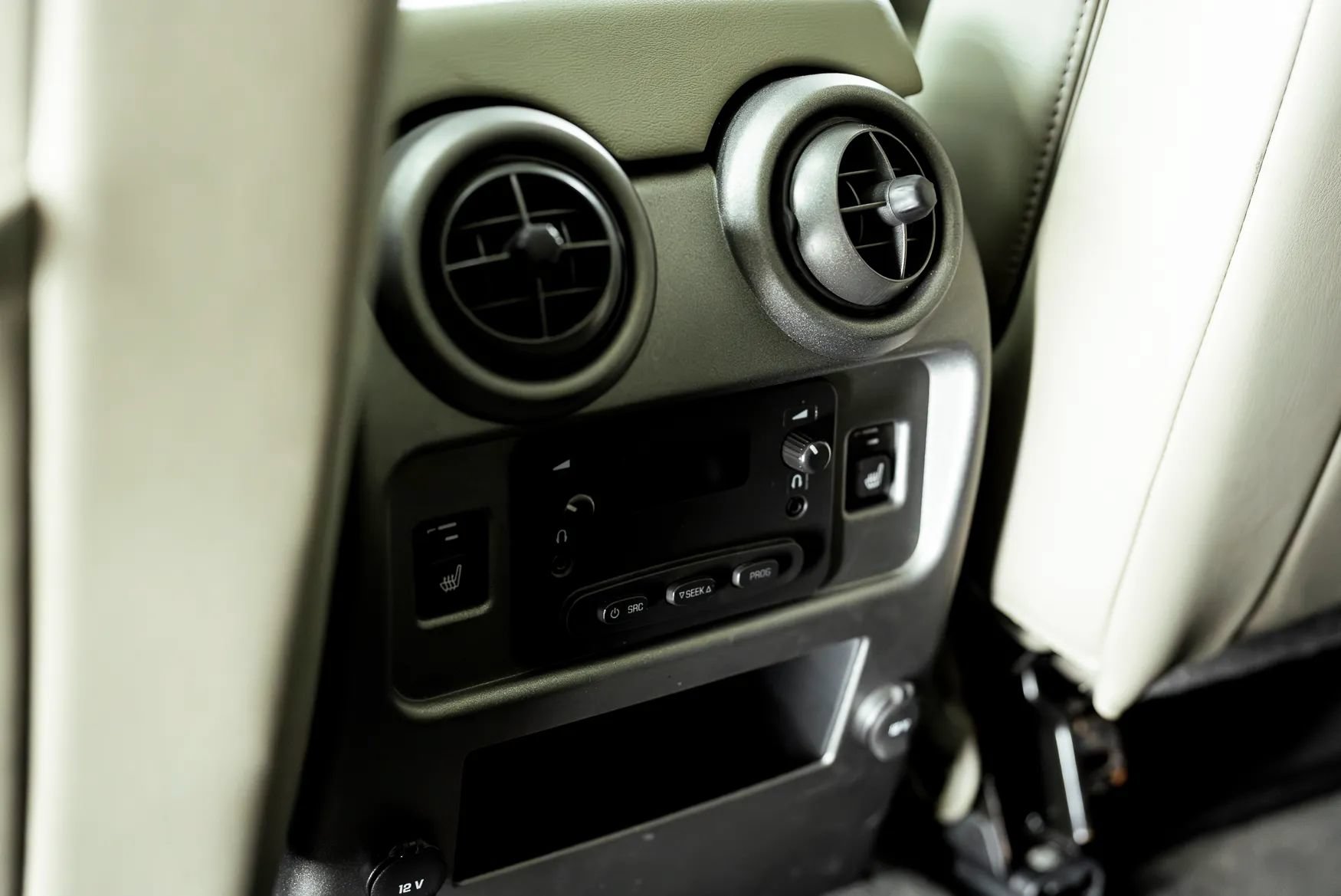 Used 2003 HUMMER H2 w/ Preferred Equipment Group AWD/4WD image 25
