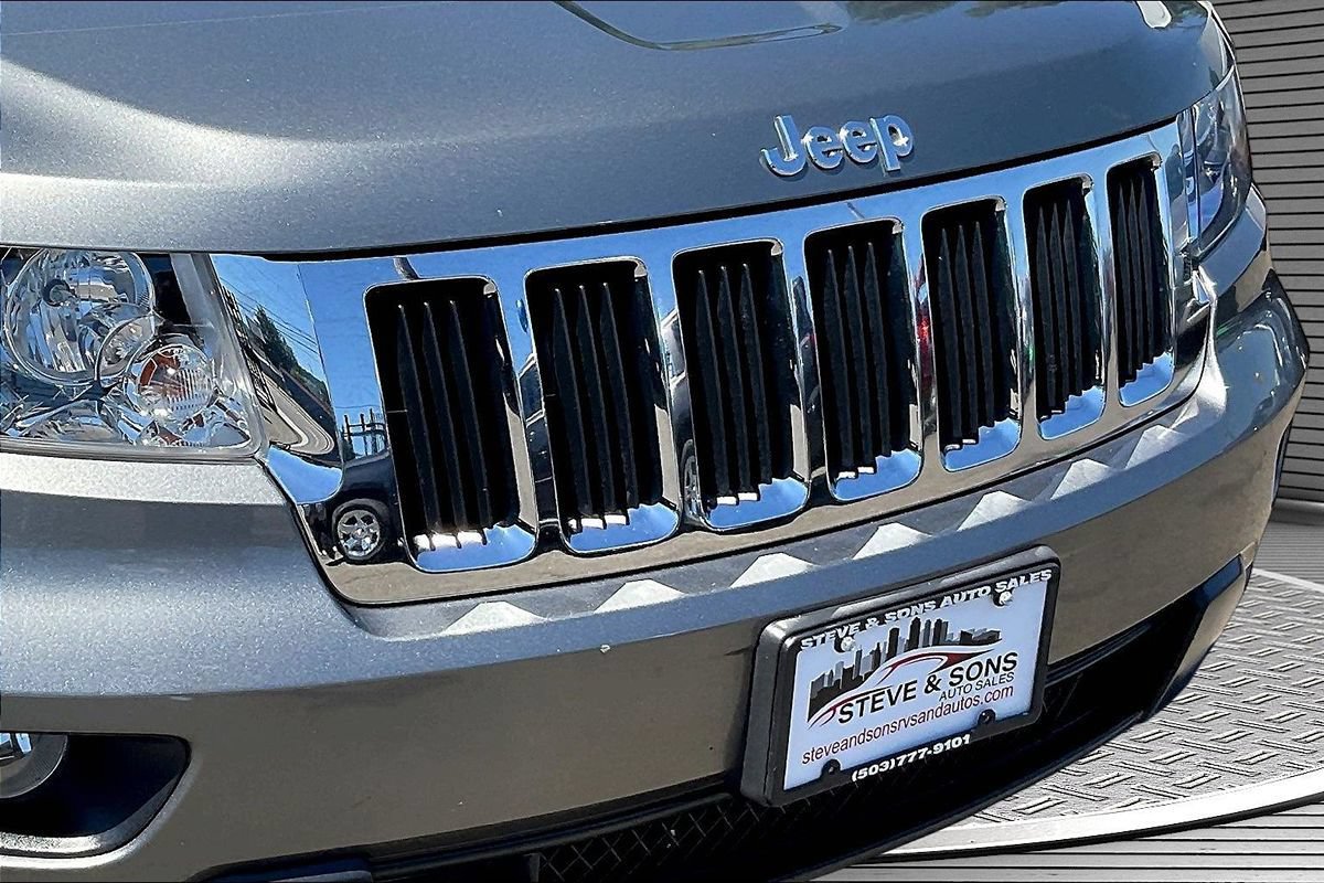 Used 2013 Jeep Grand Cherokee Laredo AWD/4WD image 30