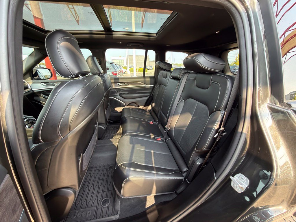 Used 2023 Jeep Grand Cherokee Overland AWD/4WD image 28