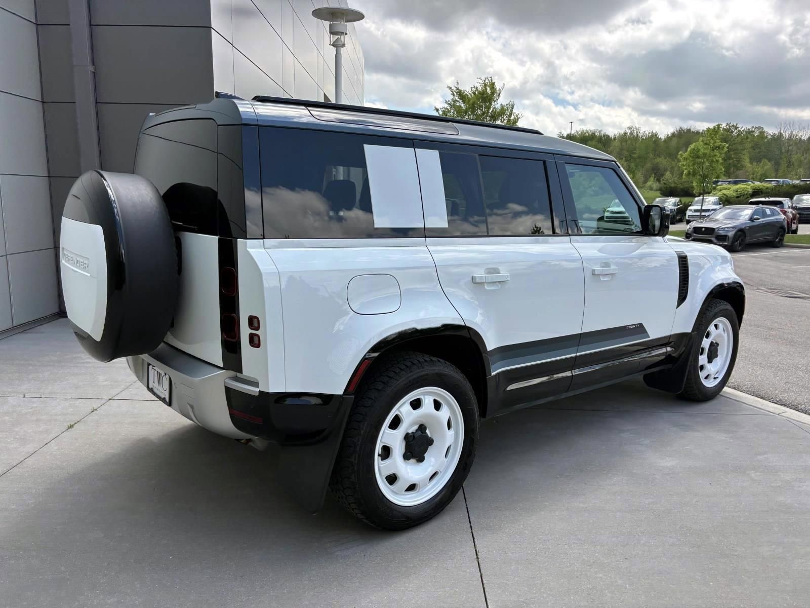 Used 2025 Land Rover Defender 110 S AWD/4WD image 5
