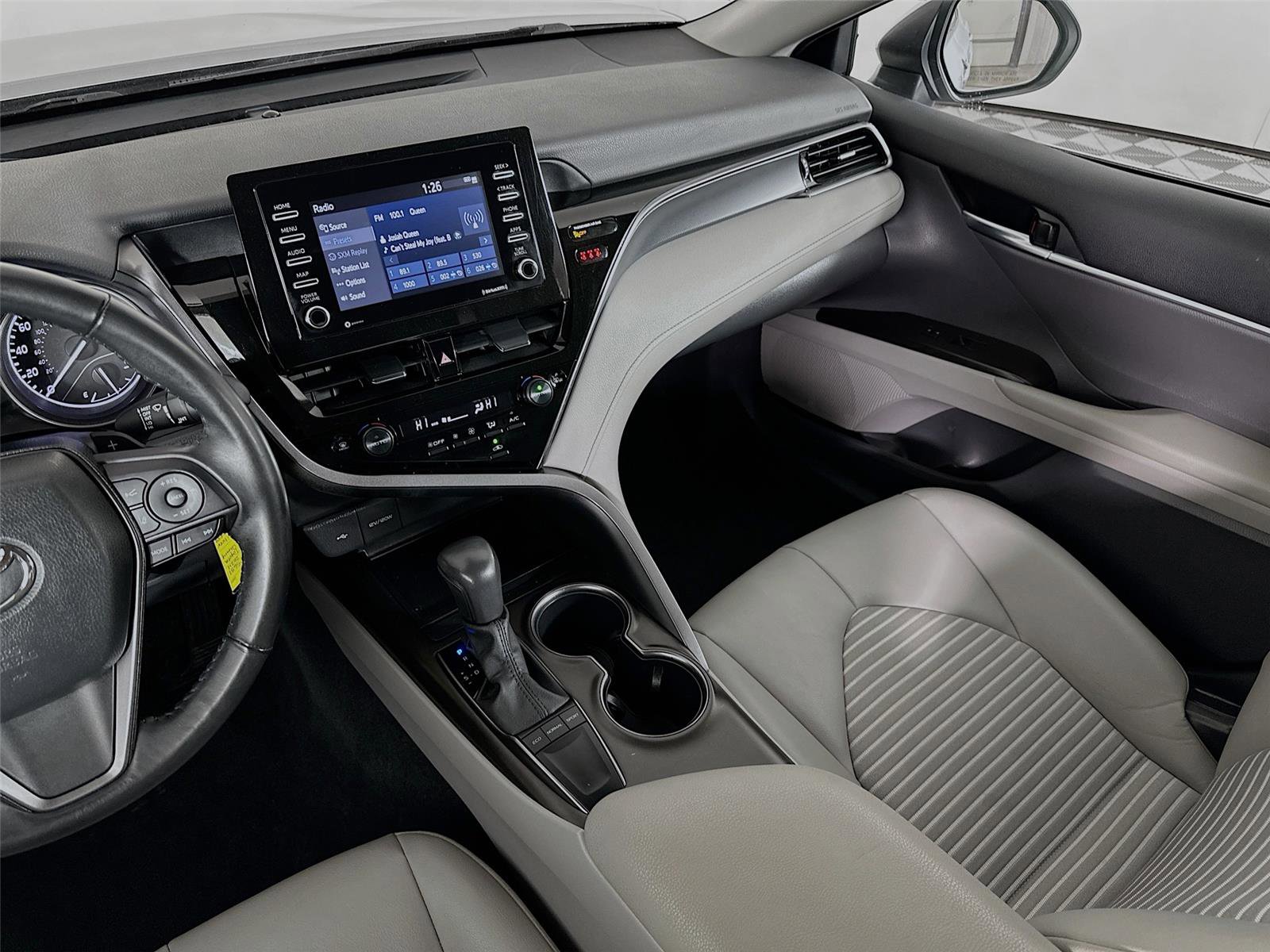 Used 2024 Toyota Camry SE image 28