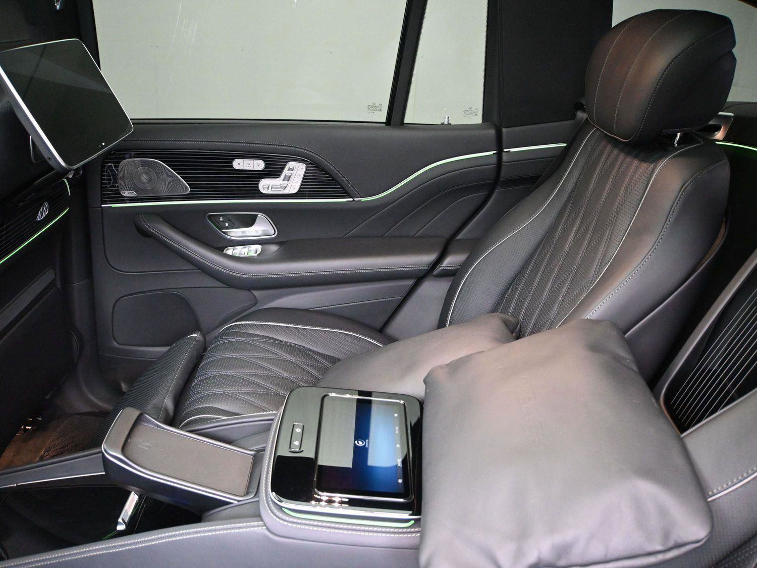 Used 2024 Mercedes-Benz Maybach GLS 600 4MATIC image 13