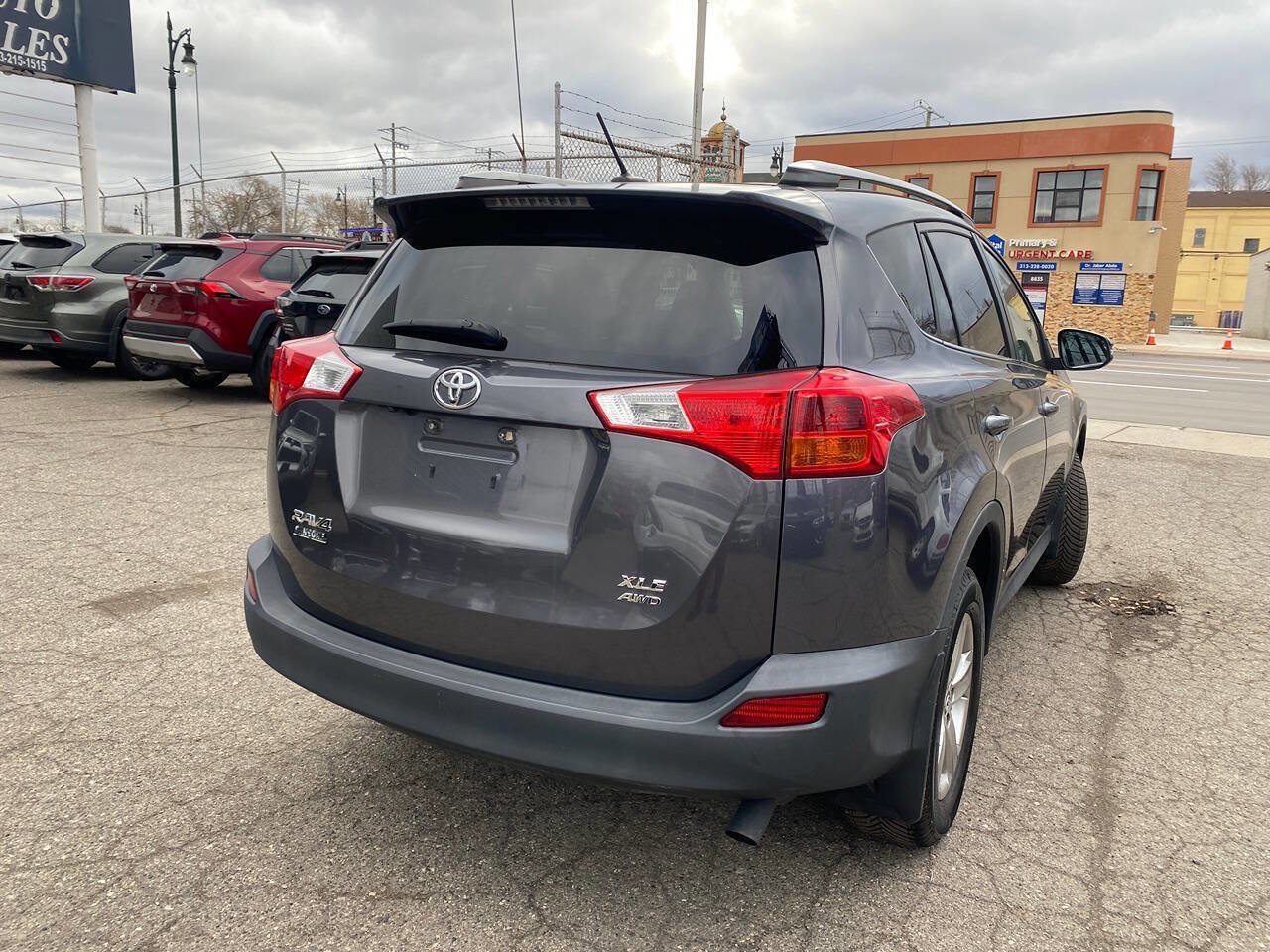 Used 2015 Toyota RAV4 XLE image 9