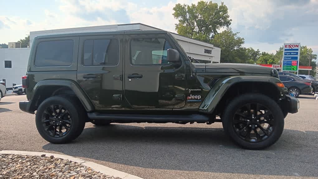 Used 2023 Jeep Wrangler Unlimited Sahara w/ Cold Weather Group AWD/4WD image 8