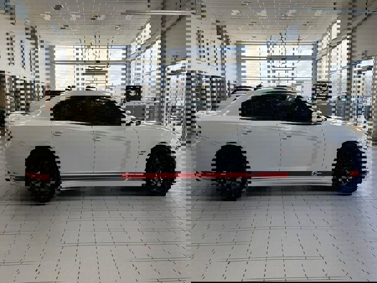 Used 2015 Dodge Charger R/T RWD image 8