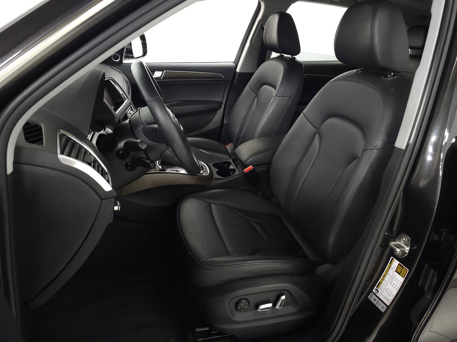 Used 2016 Audi Q5 2.0T Premium Plus w/ Technology Package image 14