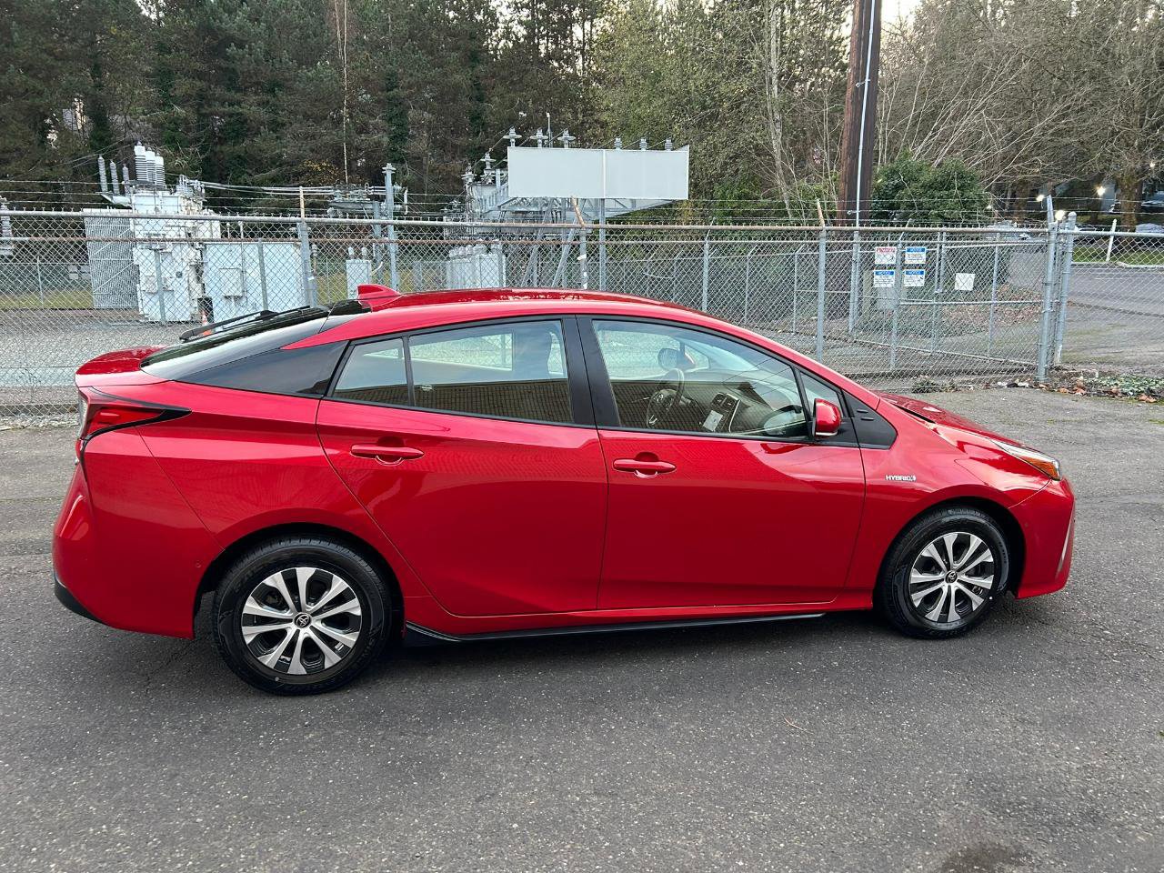 Used 2021 Toyota Prius LE AWD/4WD image 6