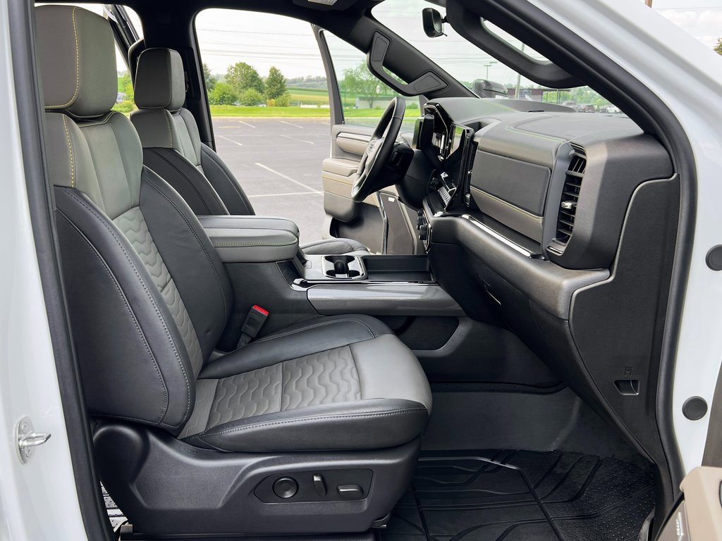 Used 2024 Chevrolet Silverado 2500 ZR2 w/ Technology Package image 23