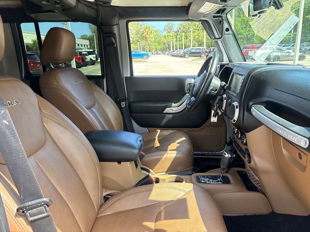 Used 2016 Jeep Wrangler Unlimited Sahara w/ Connectivity Group image 26