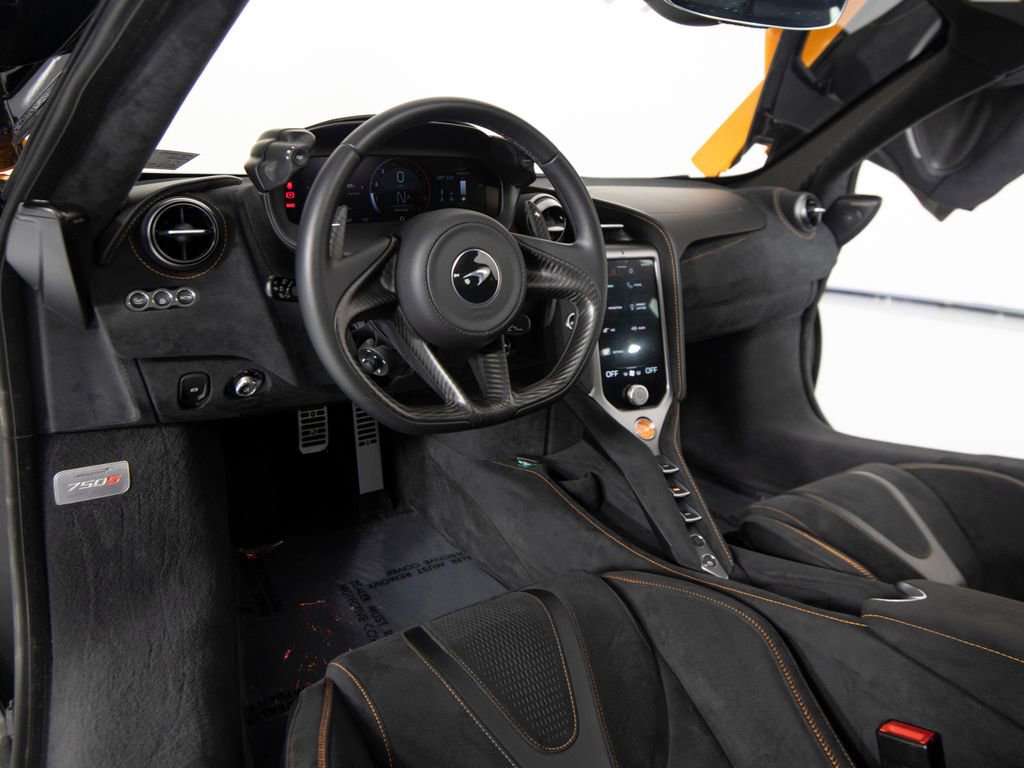 Used 2025 McLaren 750S image 14