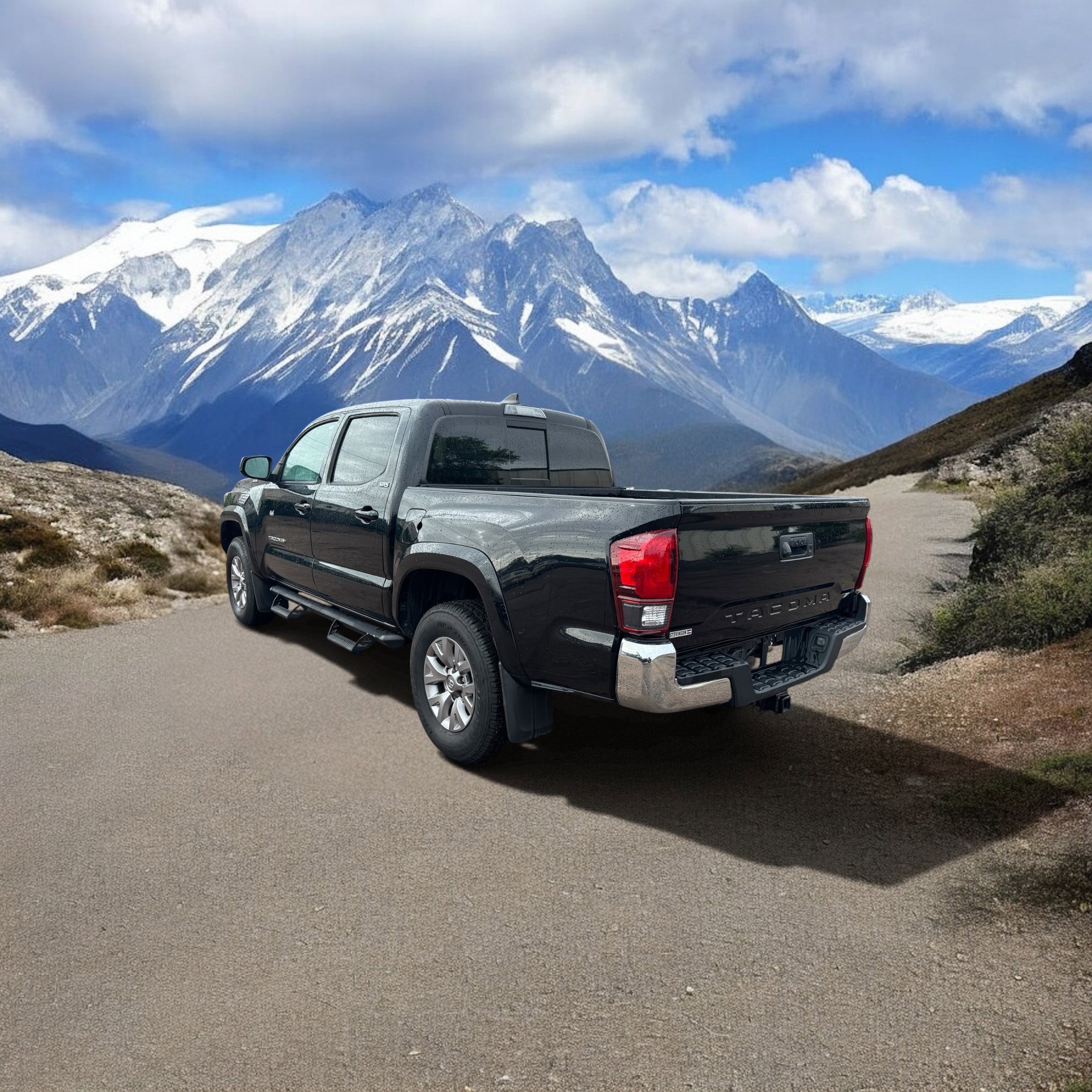 Certified 2018 Toyota Tacoma SR5 AWD/4WD image 3