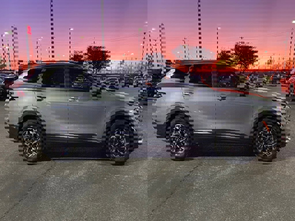 Used 2025 Kia Sportage LX image 4