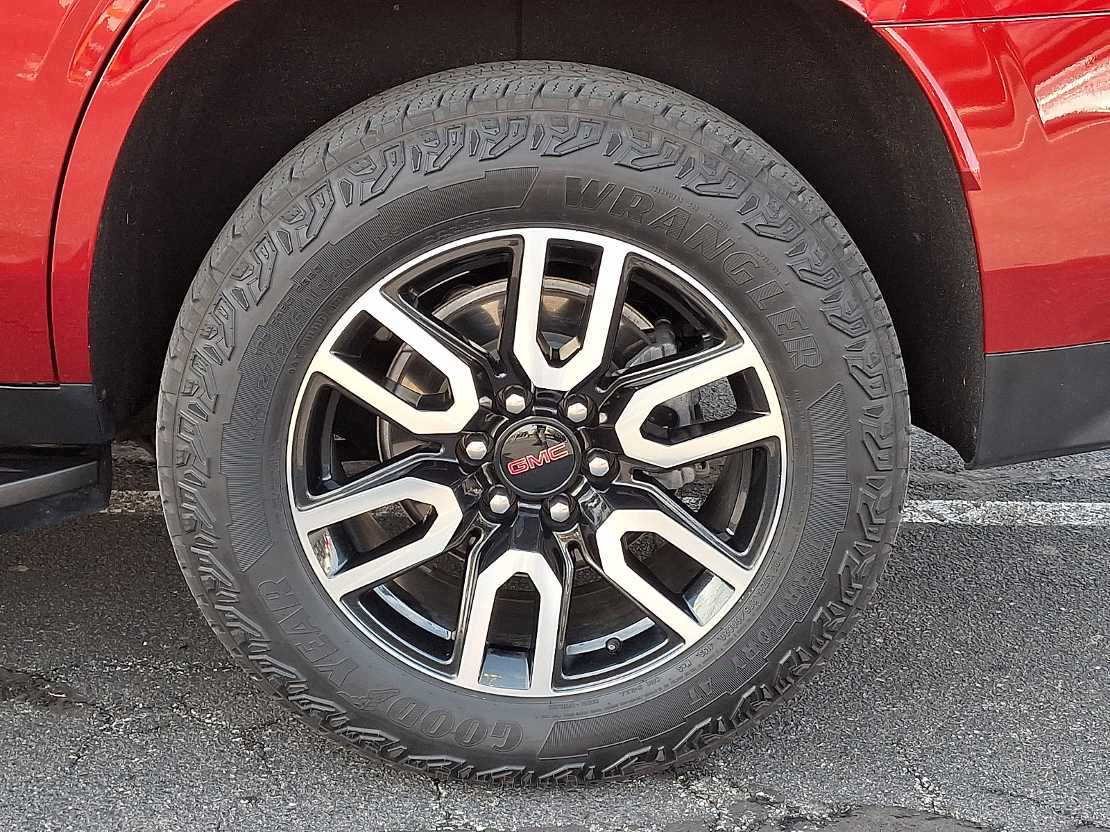 Used 2023 GMC Yukon AT4 image 8