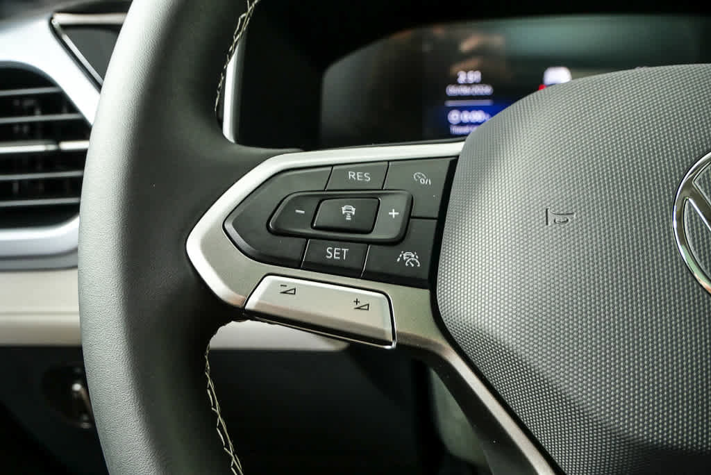 New 2026 Volkswagen Taos SE FWD image 10