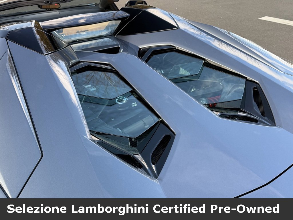 Used 2018 Lamborghini Aventador S image 9