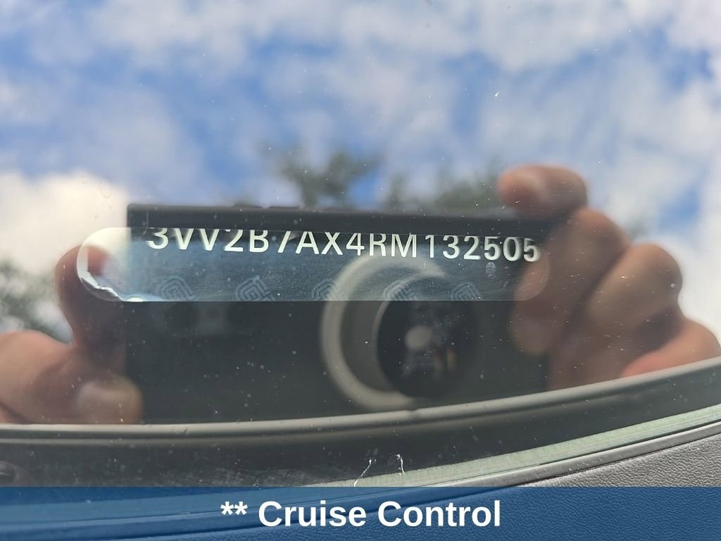 Used 2024 Volkswagen Tiguan SE image 11